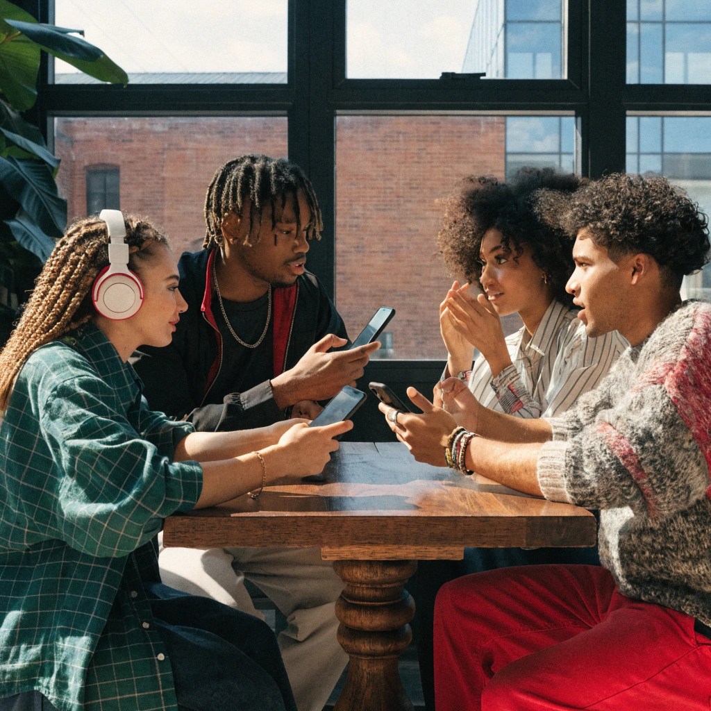 How to Manage a Group Chat and Keep It Active